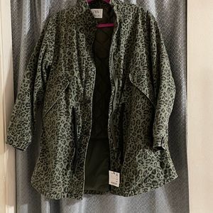 NEW Zara  beautiful jacket very cozy!! Size fits a women S-M